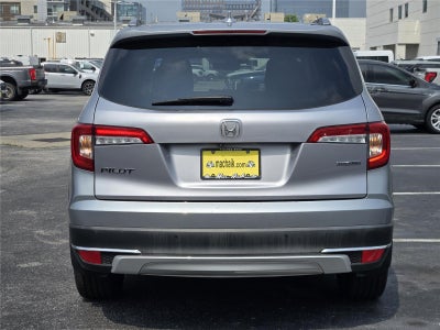2021 Honda Pilot Touring w/Rear Captain's Chairs