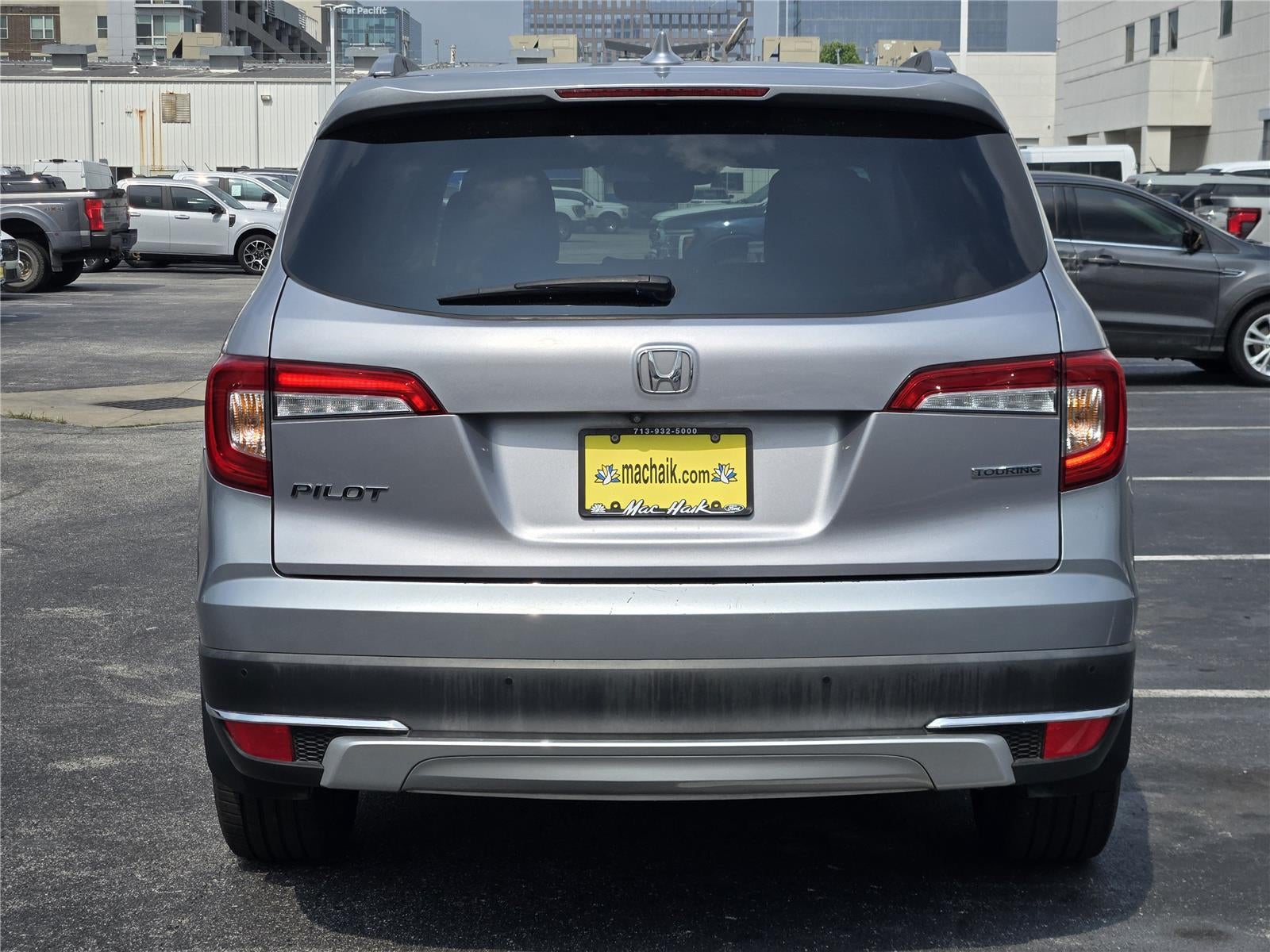 2021 Honda Pilot Touring w/Rear Captain's Chairs