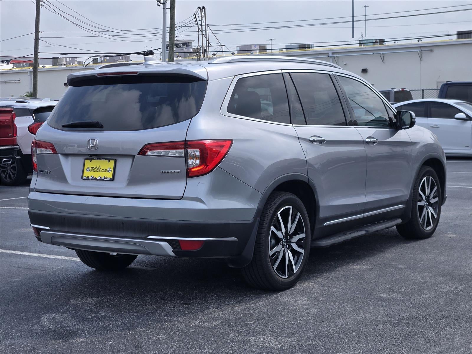 2021 Honda Pilot Touring w/Rear Captain's Chairs