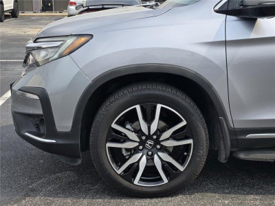 2021 Honda Pilot Touring w/Rear Captain's Chairs