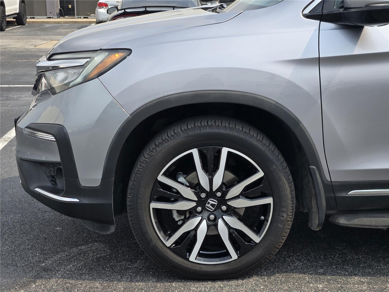 2021 Honda Pilot Touring w/Rear Captain's Chairs