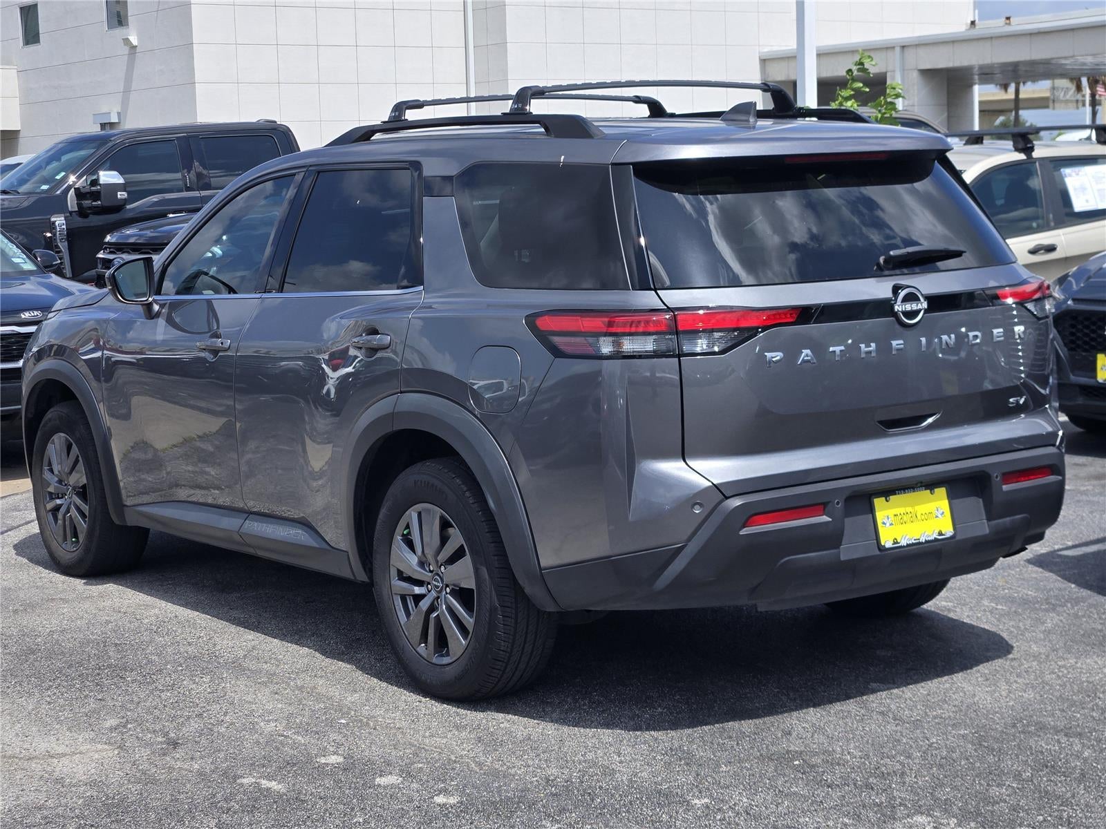 2022 Nissan Pathfinder SV