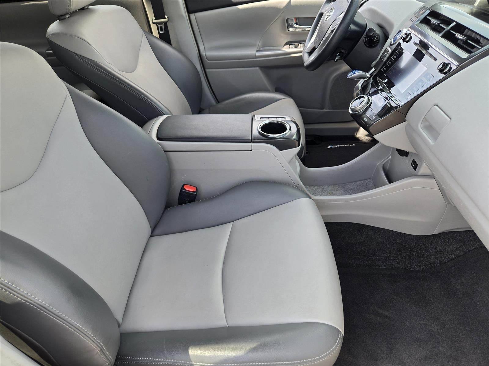 2016 Toyota Prius v Four