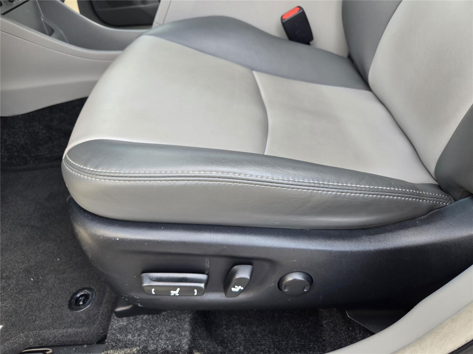 2016 Toyota Prius v Four