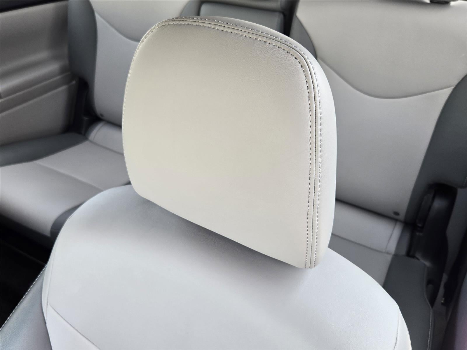 2016 Toyota Prius v Four
