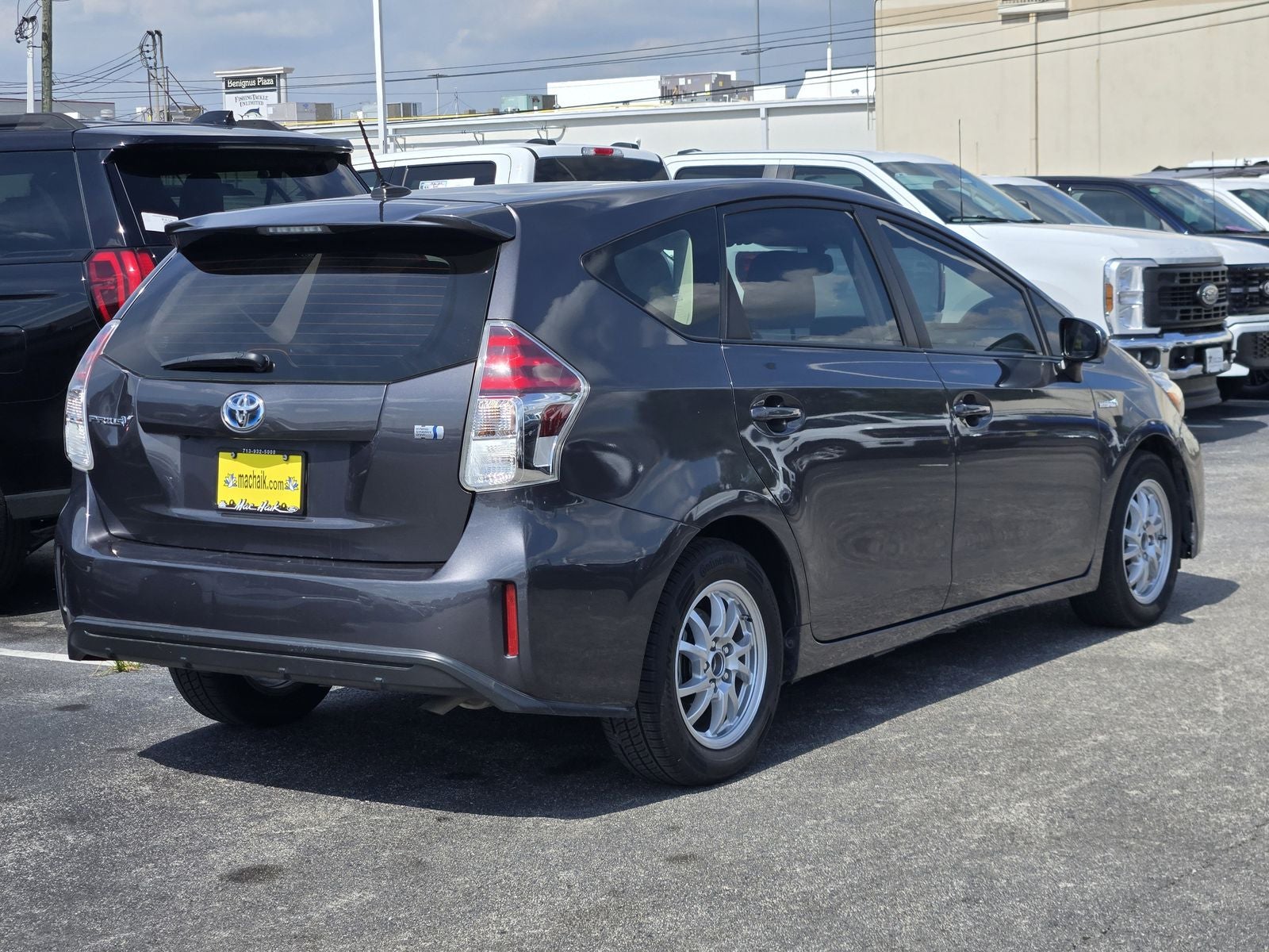 2016 Toyota Prius v Four