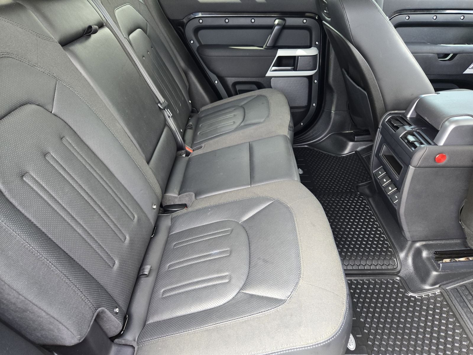 2020 Land Rover Defender 110 SE