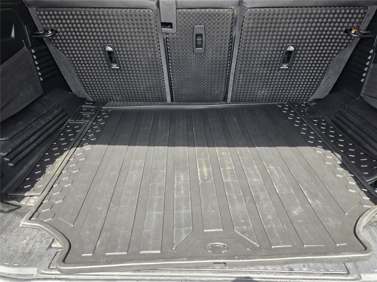 2020 Land Rover Defender 110 SE