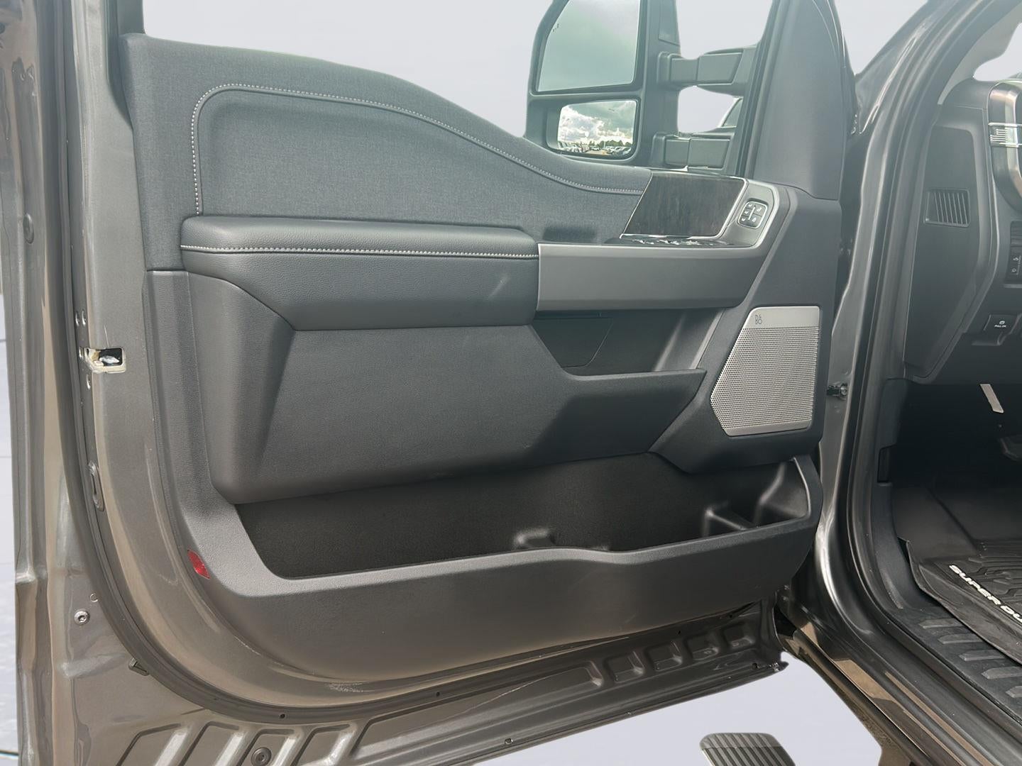 2026 Ford Super Duty F-350 Lariat