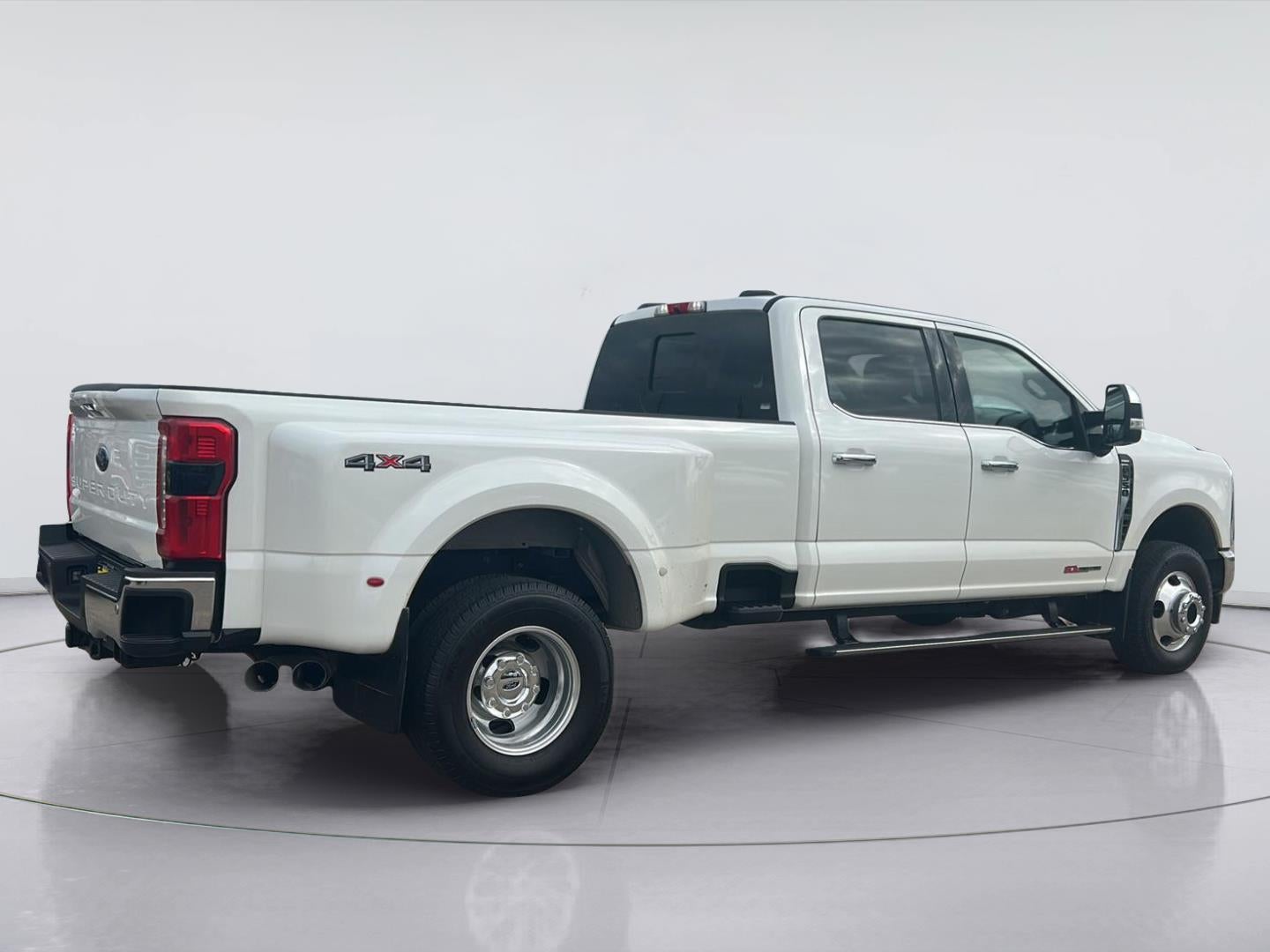 2024 Ford Super Duty F-350 DRW Lariat