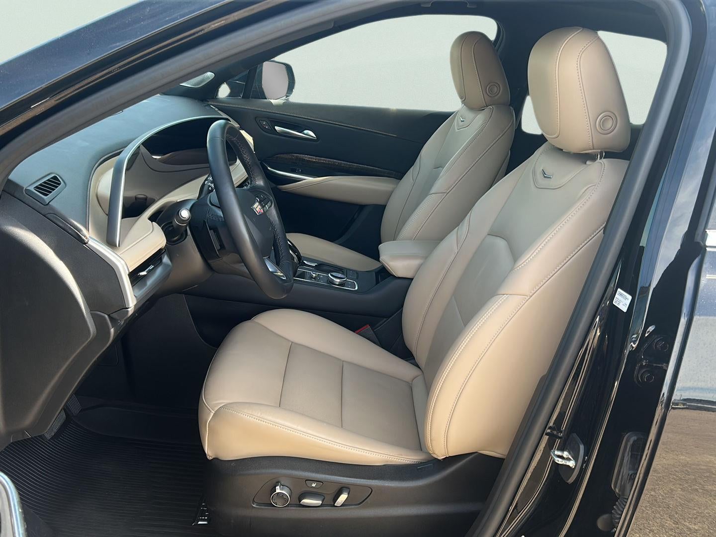 2024 Cadillac XT4 FWD Premium Luxury