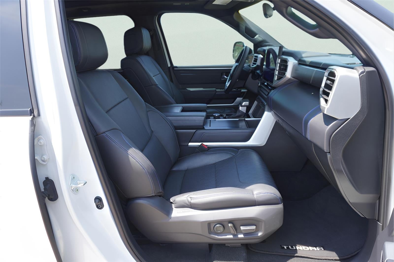 2023 Toyota Tundra Platinum HV