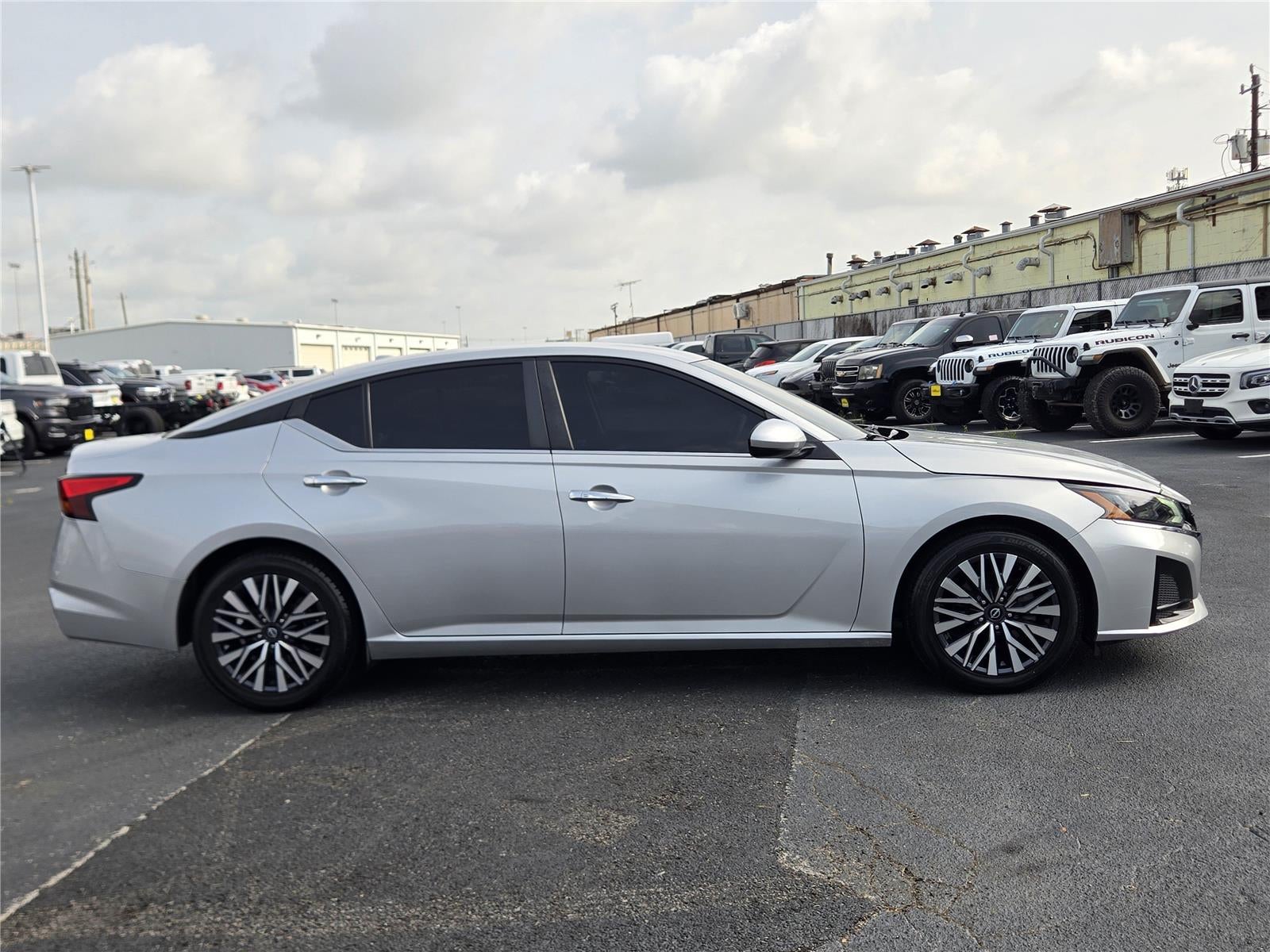2023 Nissan Altima 2.5 SV
