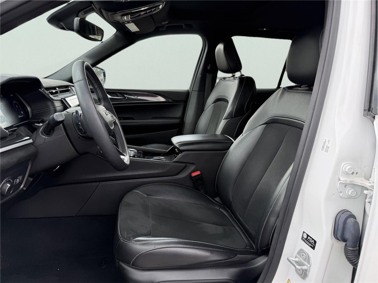 2023 Jeep GRAND CHEROKEE Altitude 4x4
