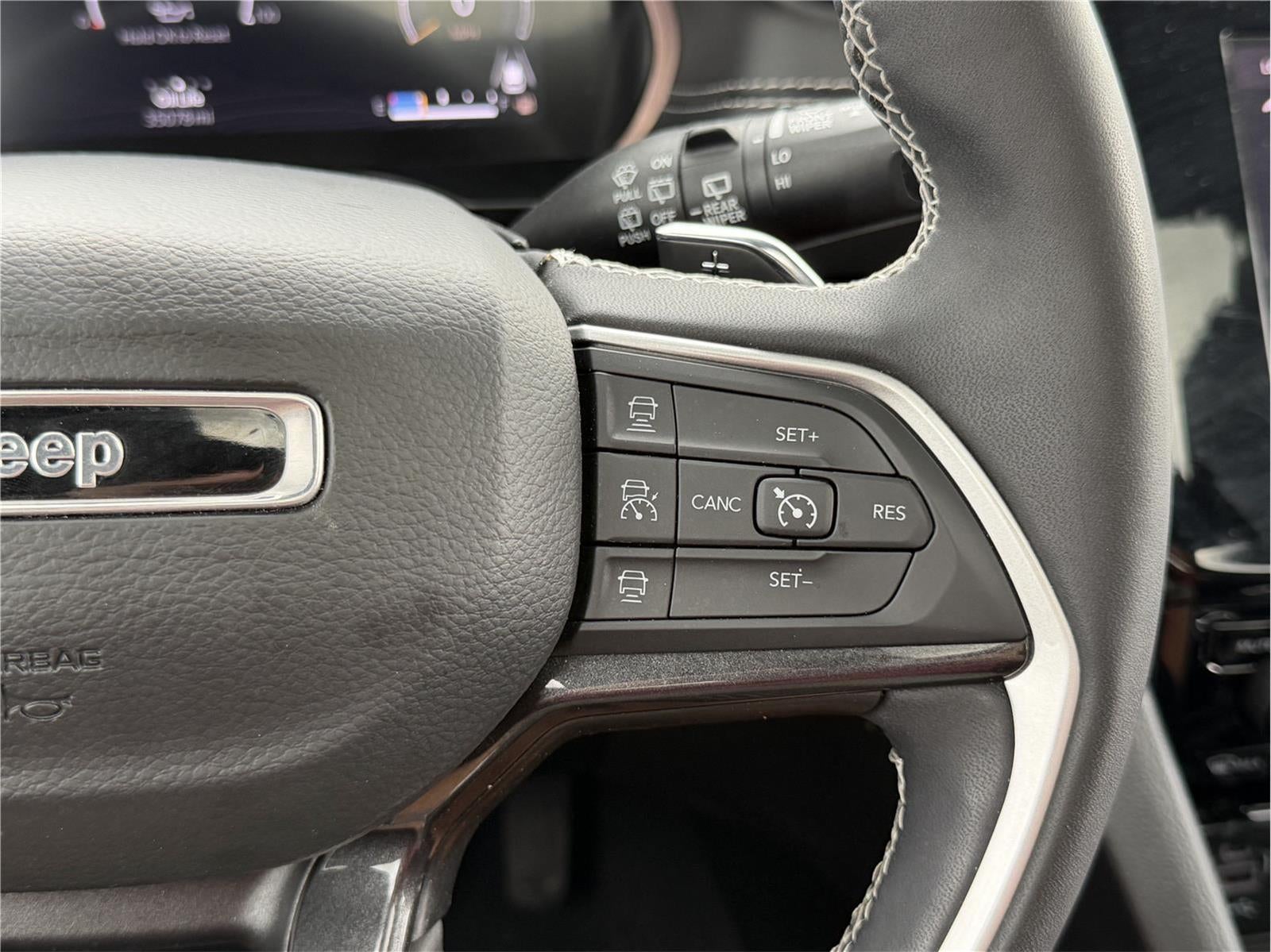 2023 Jeep GRAND CHEROKEE Altitude 4x4