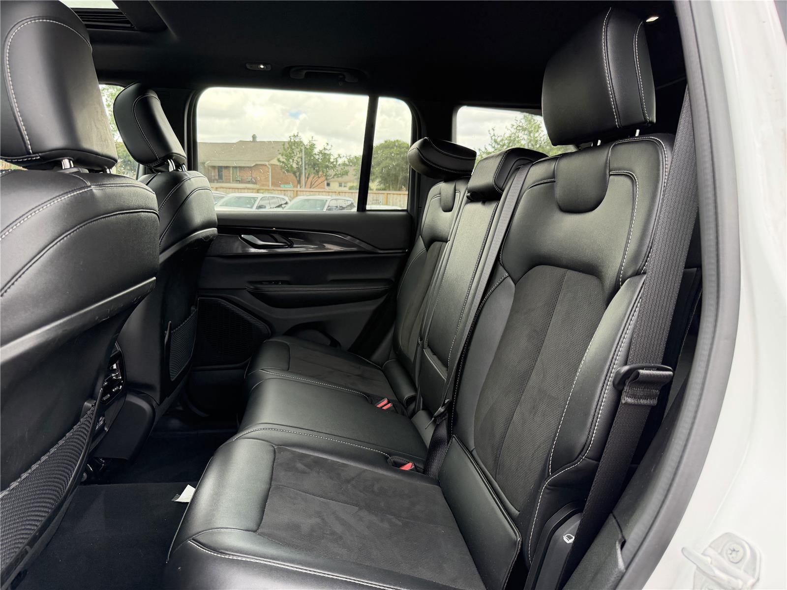 2023 Jeep GRAND CHEROKEE Altitude 4x4