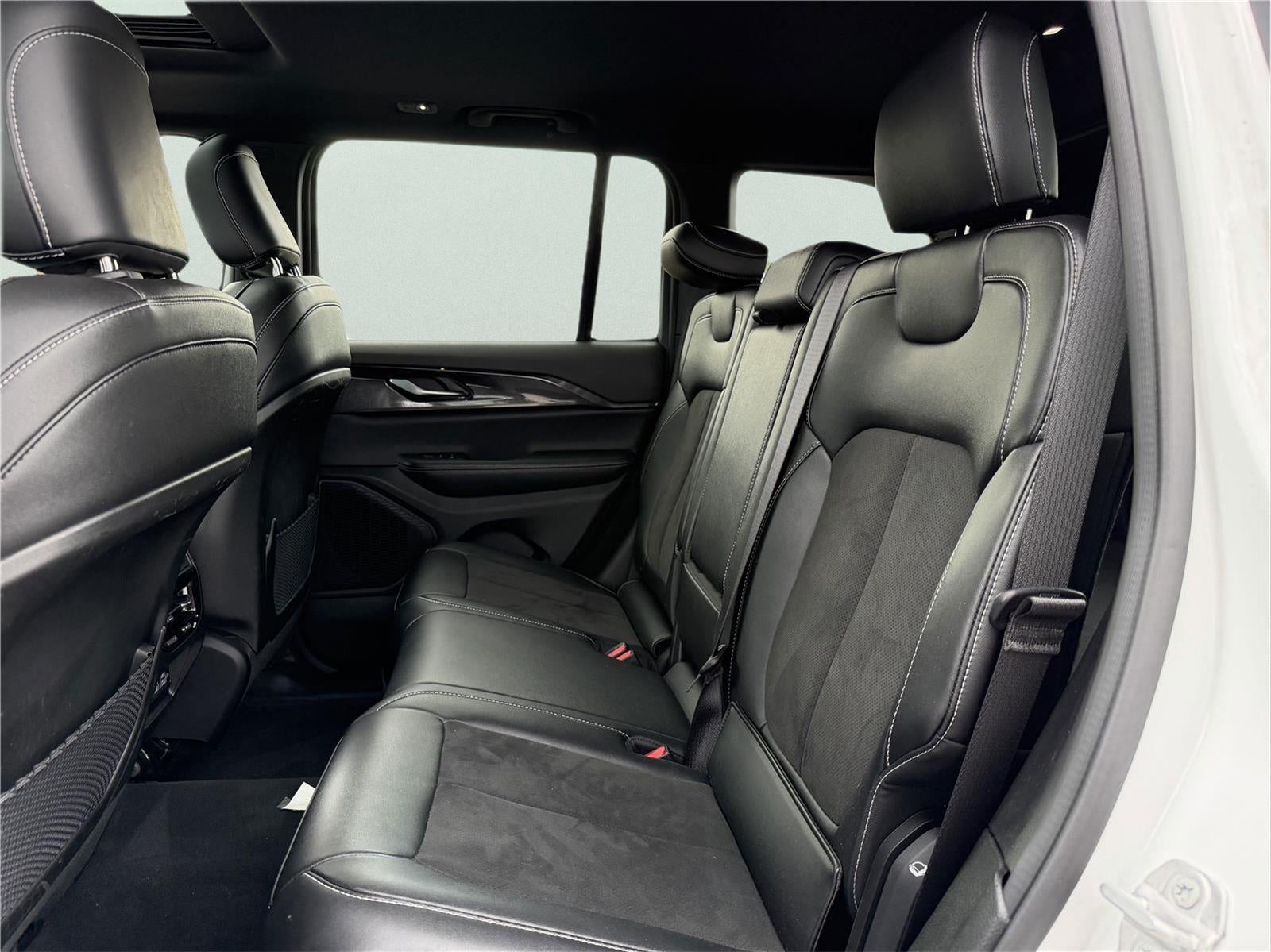 2023 Jeep GRAND CHEROKEE Altitude 4x4