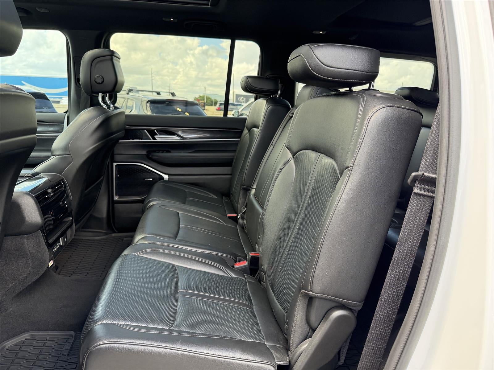 2024 Jeep Wagoneer BASE