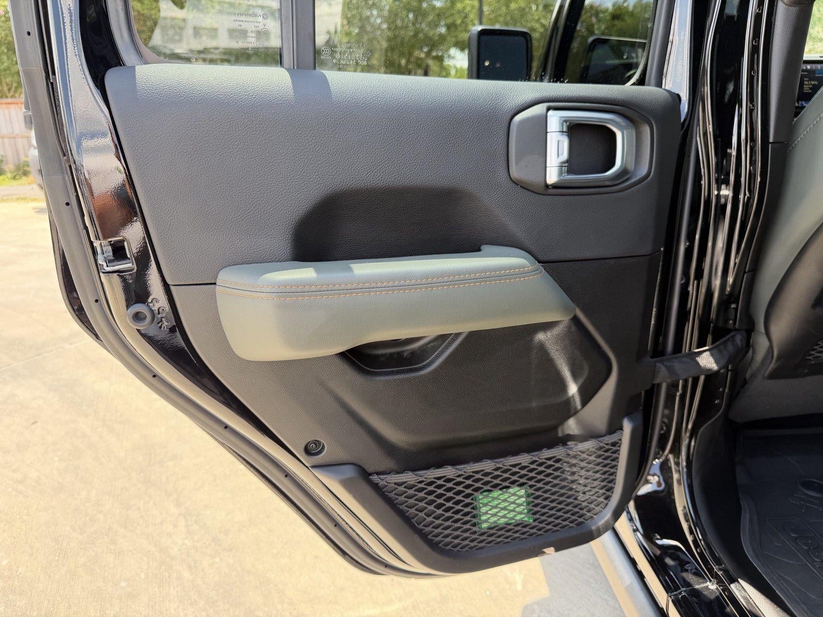 2025 Jeep Gladiator Mojave X