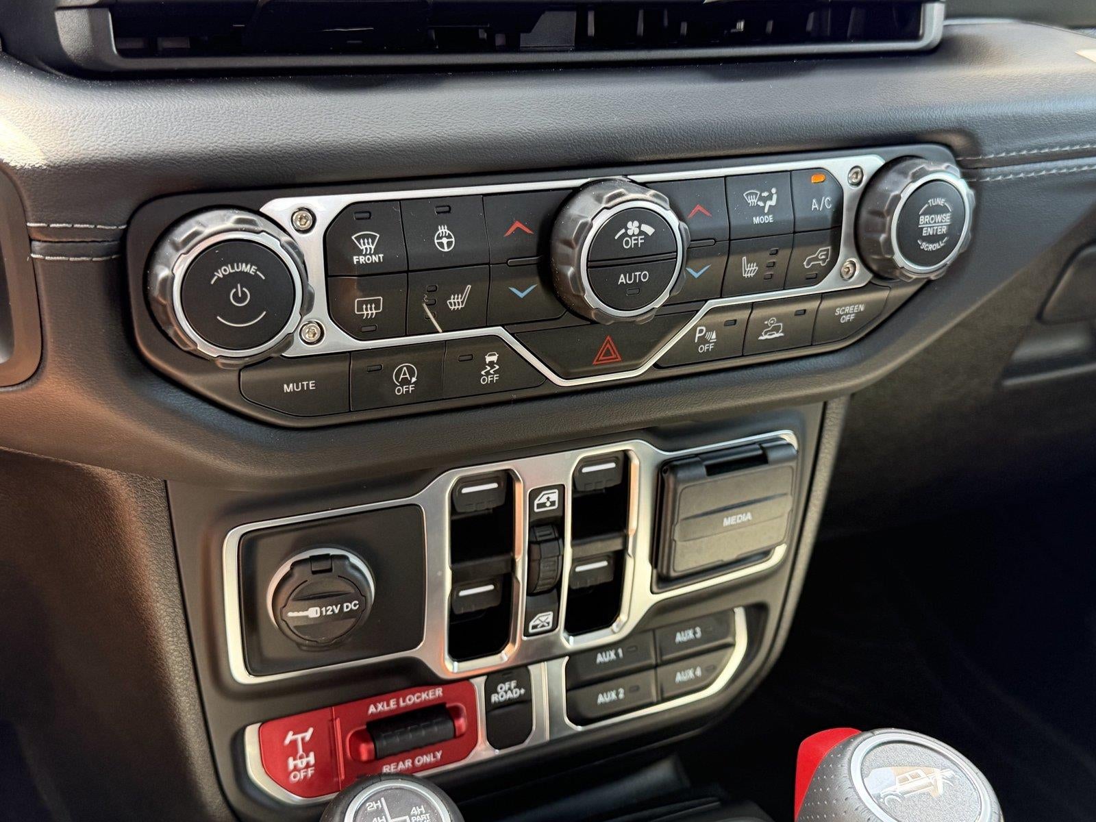 2025 Jeep Gladiator Mojave X