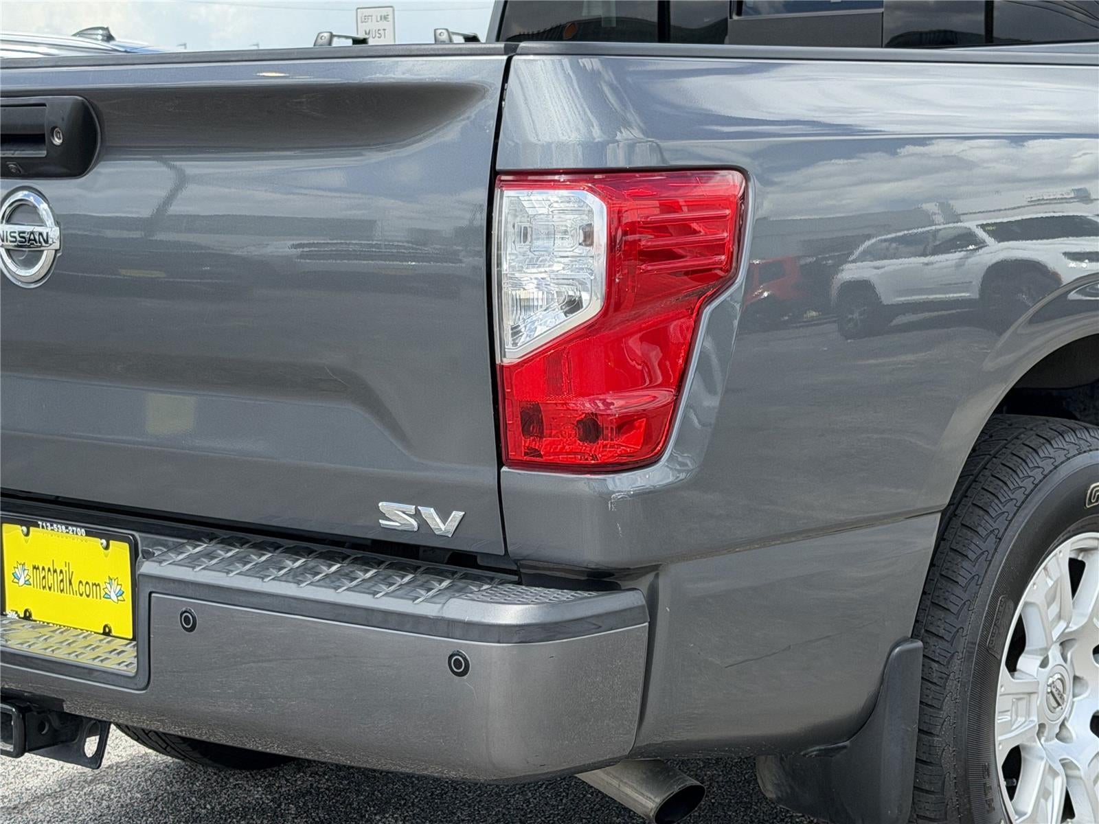 2018 Nissan TITAN SV