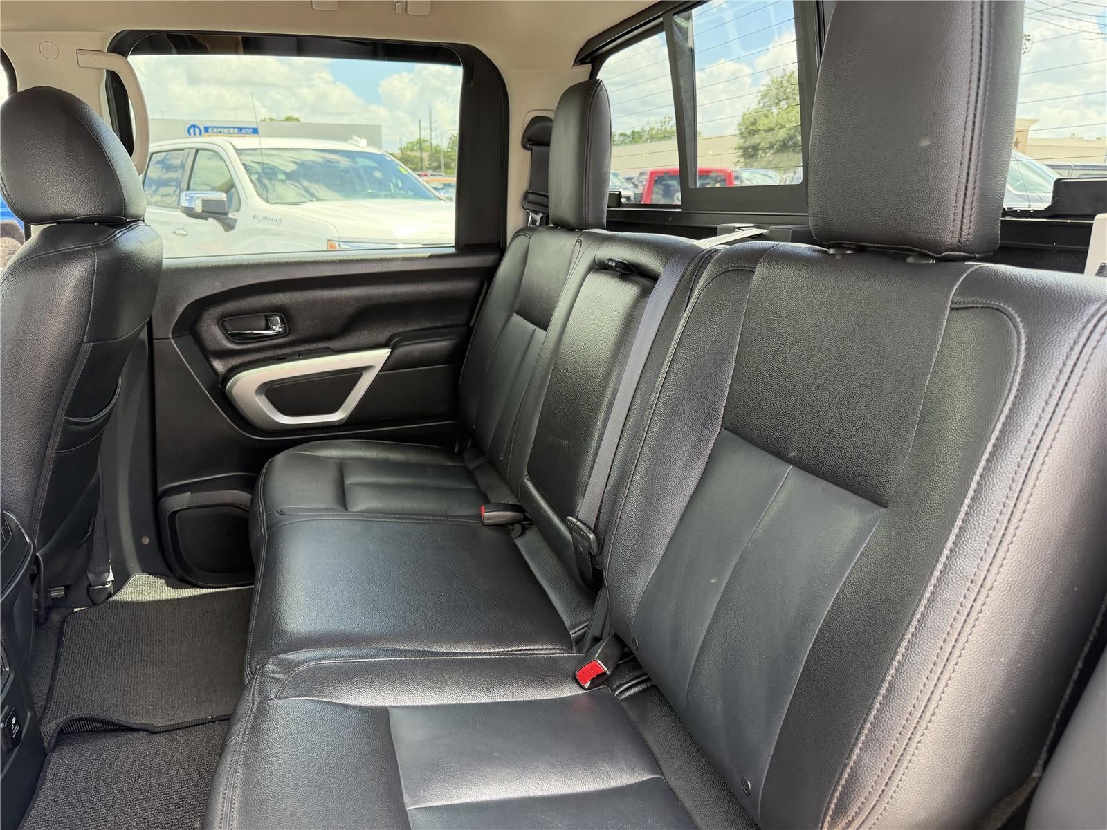 2018 Nissan TITAN SV