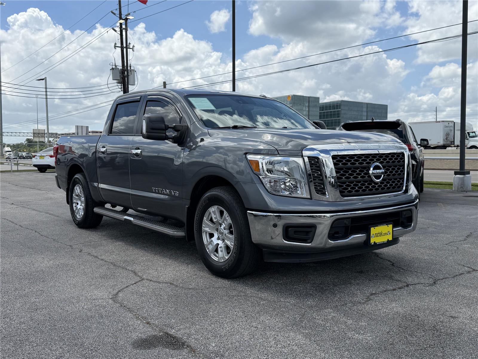 2018 Nissan TITAN SV