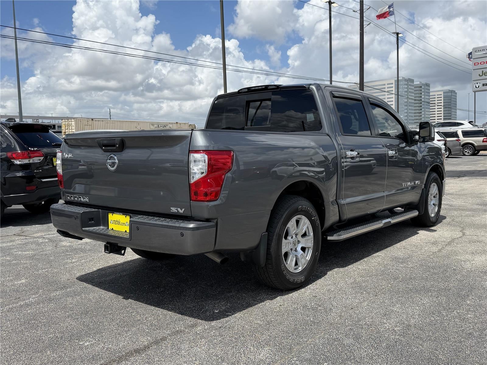 2018 Nissan TITAN SV