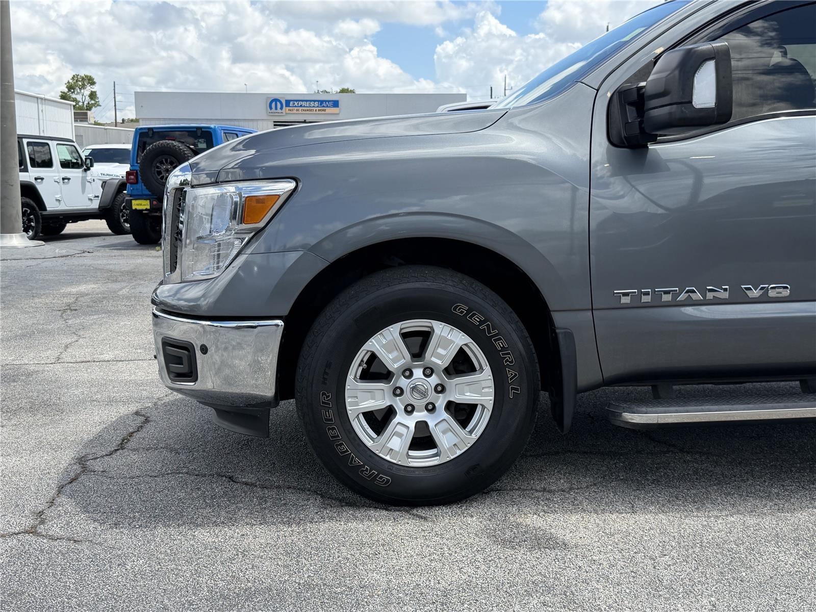 2018 Nissan TITAN SV