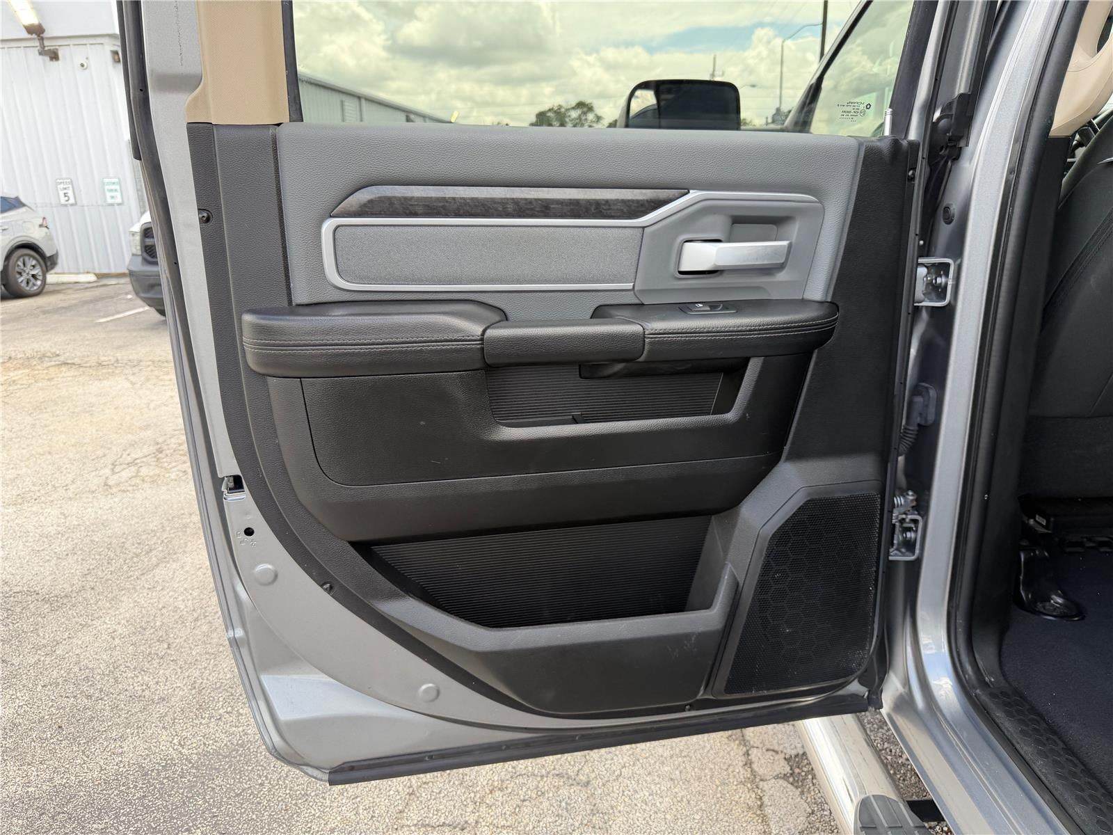 2020 RAM 3500 Big Horn Crew Cab 4x4 8' Box