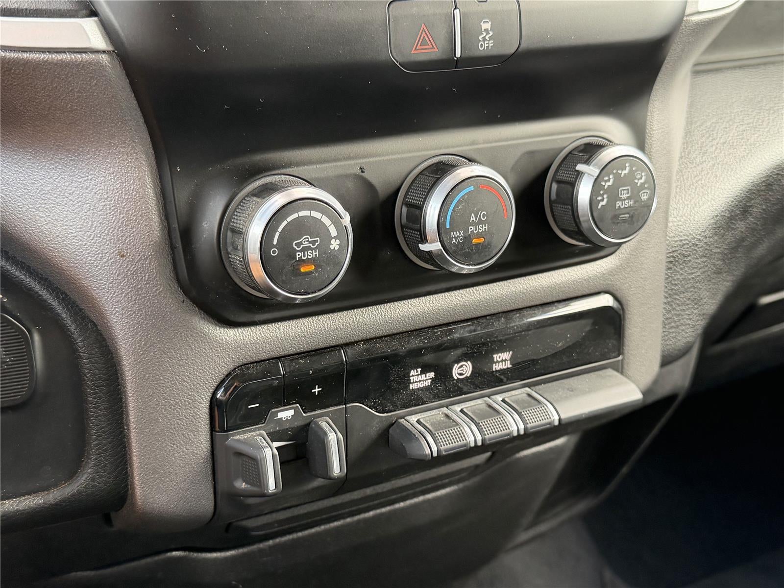 2020 RAM 3500 Big Horn Crew Cab 4x4 8' Box