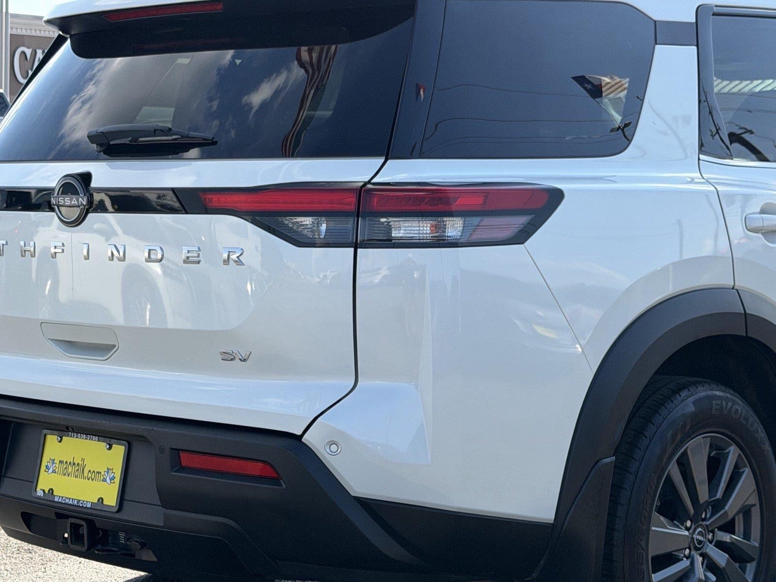 2022 Nissan Pathfinder SV