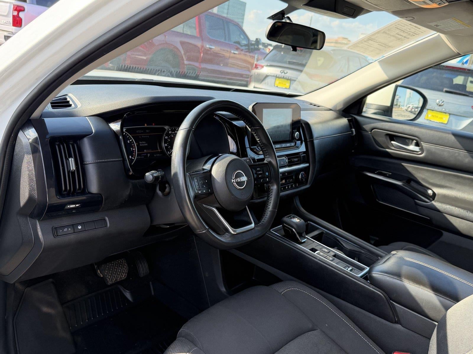 2022 Nissan Pathfinder SV