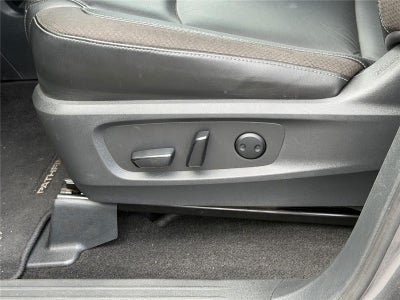 2023 Nissan Pathfinder SL FWD