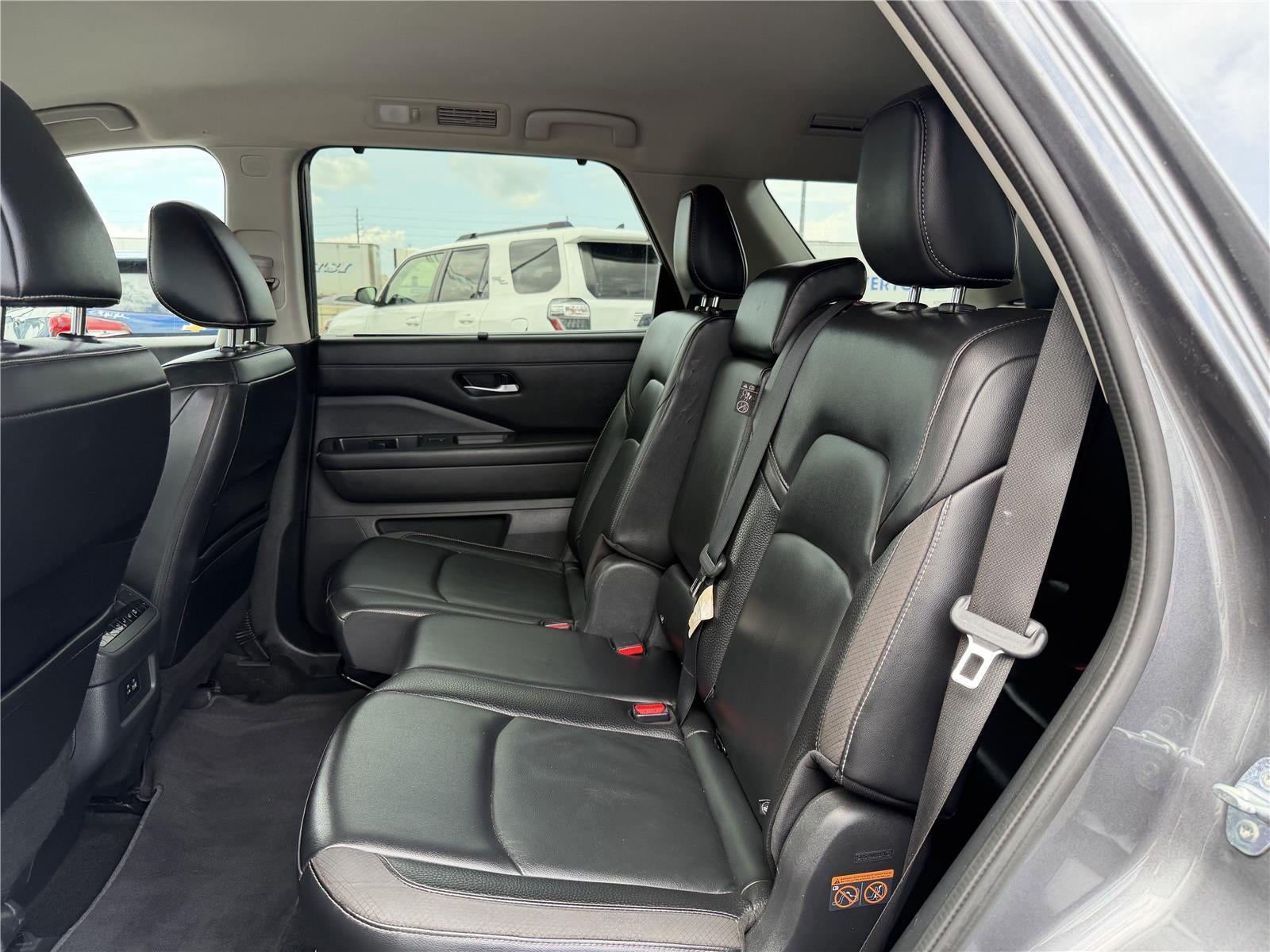 2023 Nissan Pathfinder SL FWD