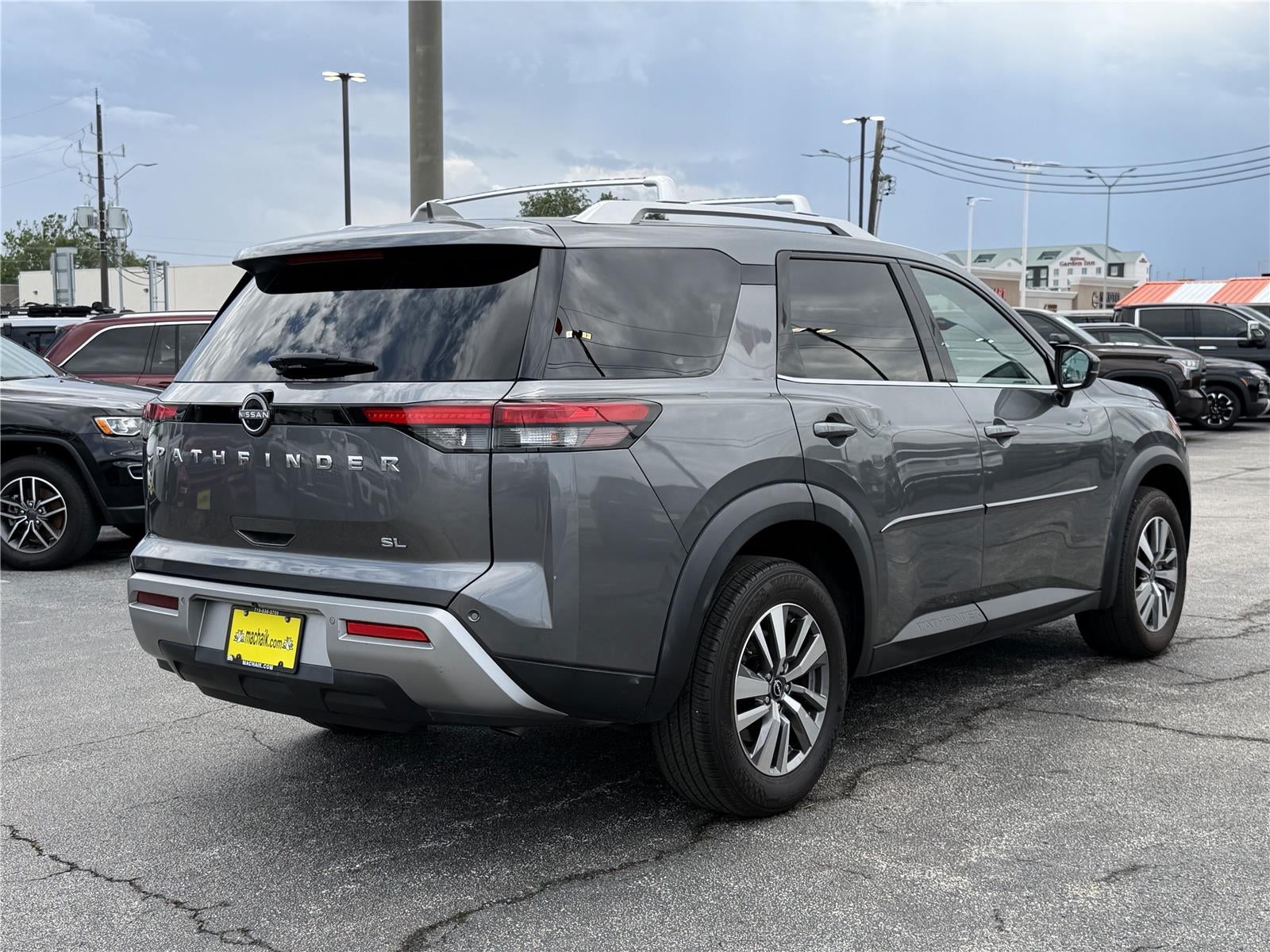 2023 Nissan Pathfinder SL FWD
