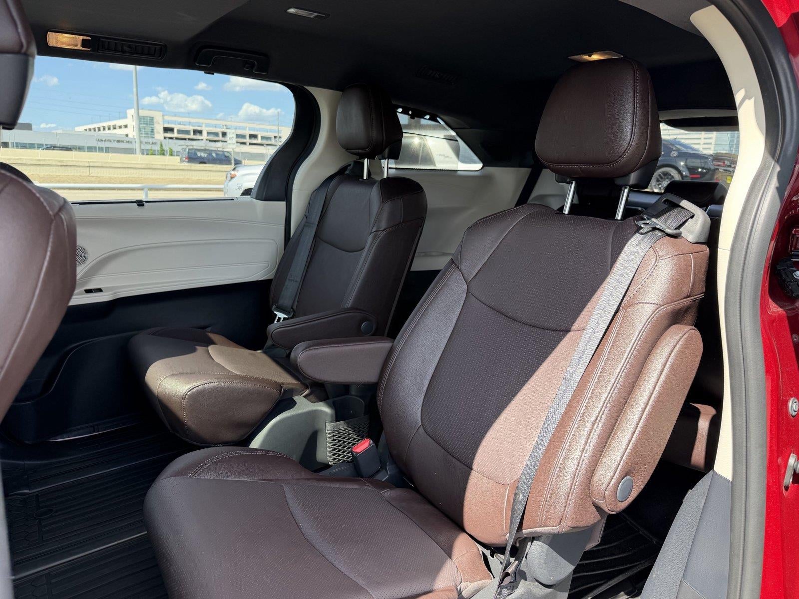 2024 Toyota Sienna Platinum 7-Passenger