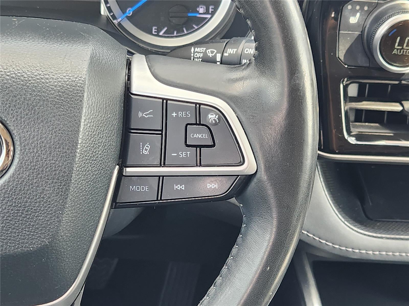 2023 Toyota Highlander Hyb Base