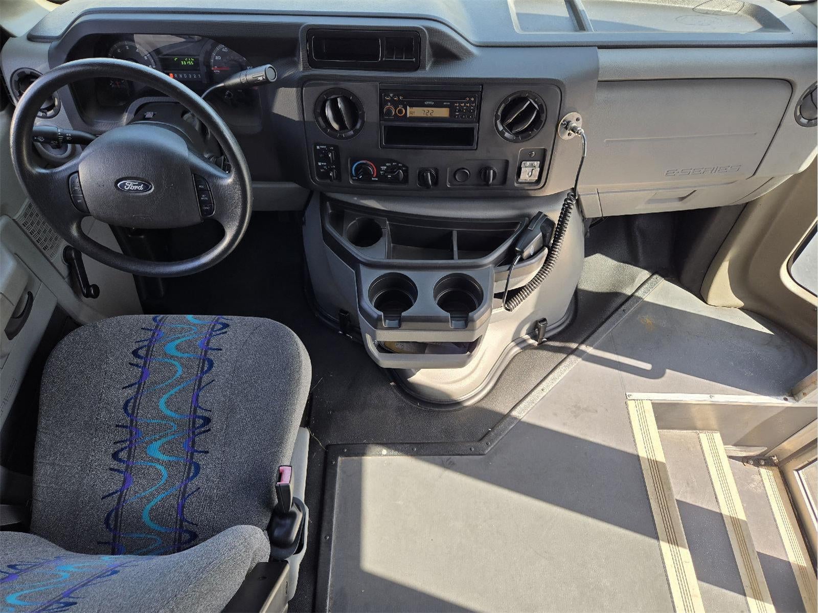 2015 Ford Econoline Commercial Cutaway E-450 SD