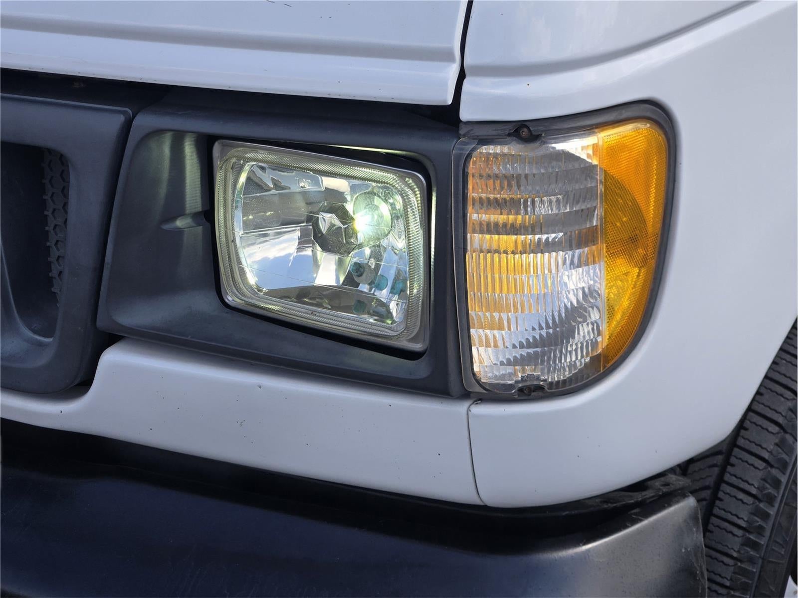 2003 Ford Econoline Commercial Cutaway Standard