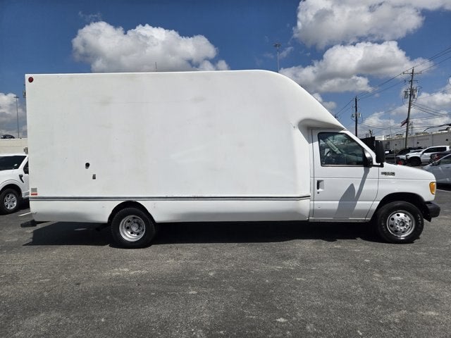 2003 Ford Econoline Commercial Cutaway Standard