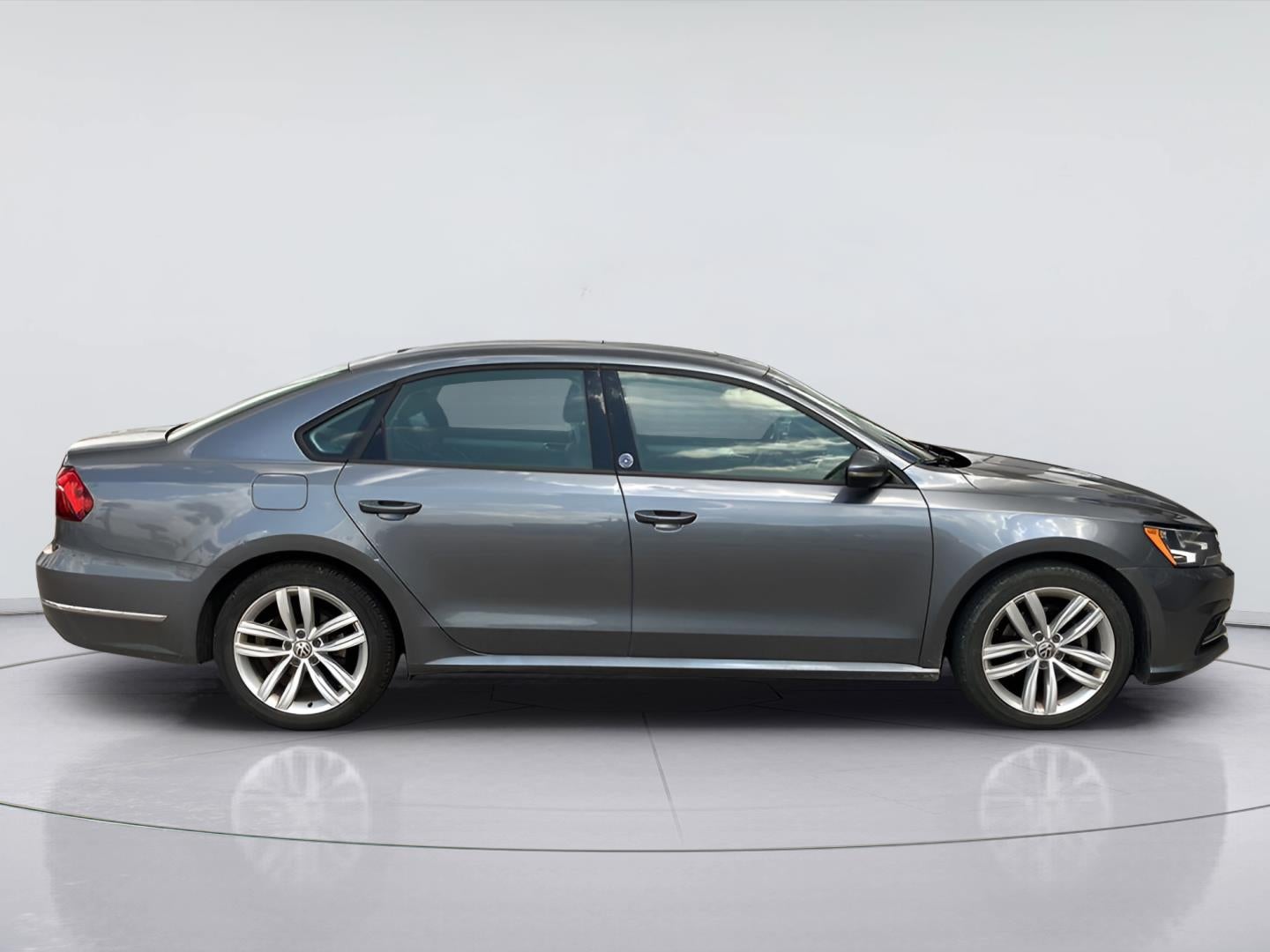 2019 Volkswagen Passat 2.0T Wolfsburg Edition