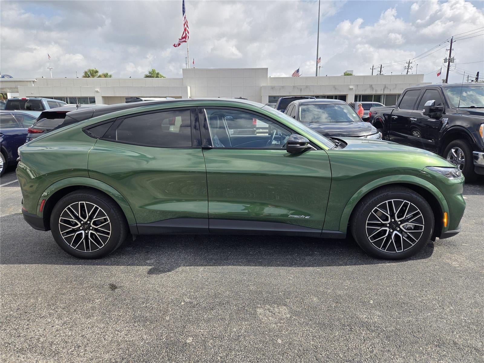 2025 Ford MUSTANG MACH-E PREMIUM