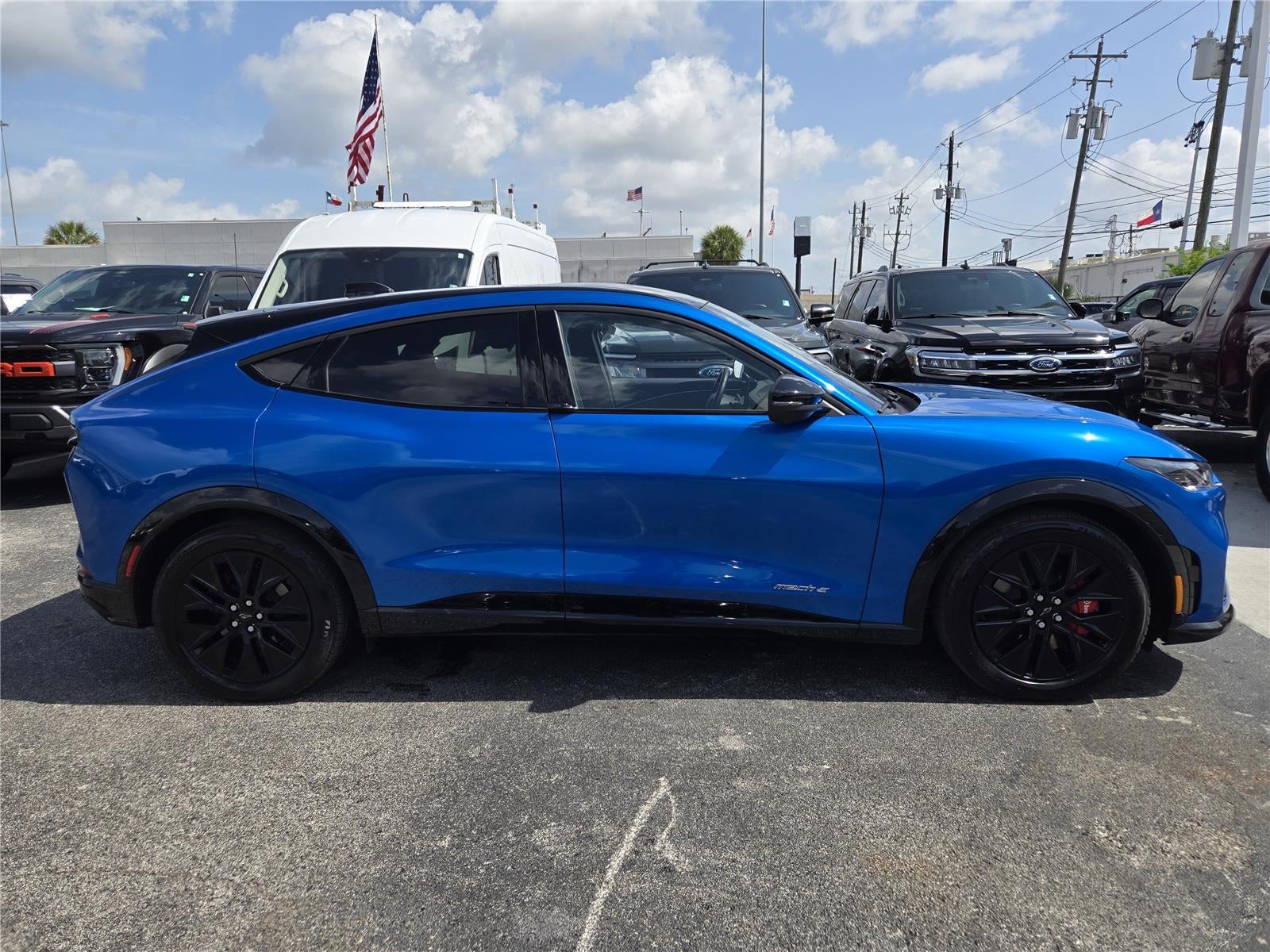 2025 Ford MUSTANG MACH-E PREMIUM