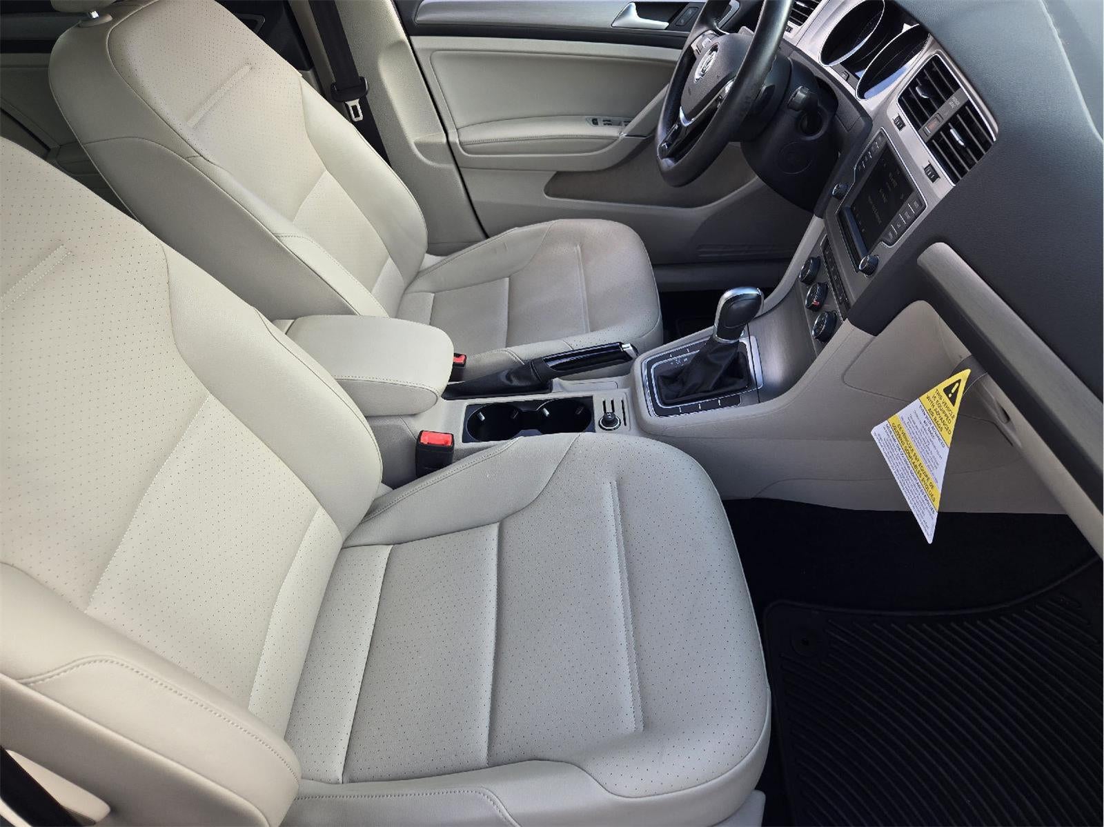 2017 Volkswagen Golf TSI SE