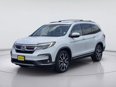 2021 Honda Pilot Touring w/Rear Captain's Chairs