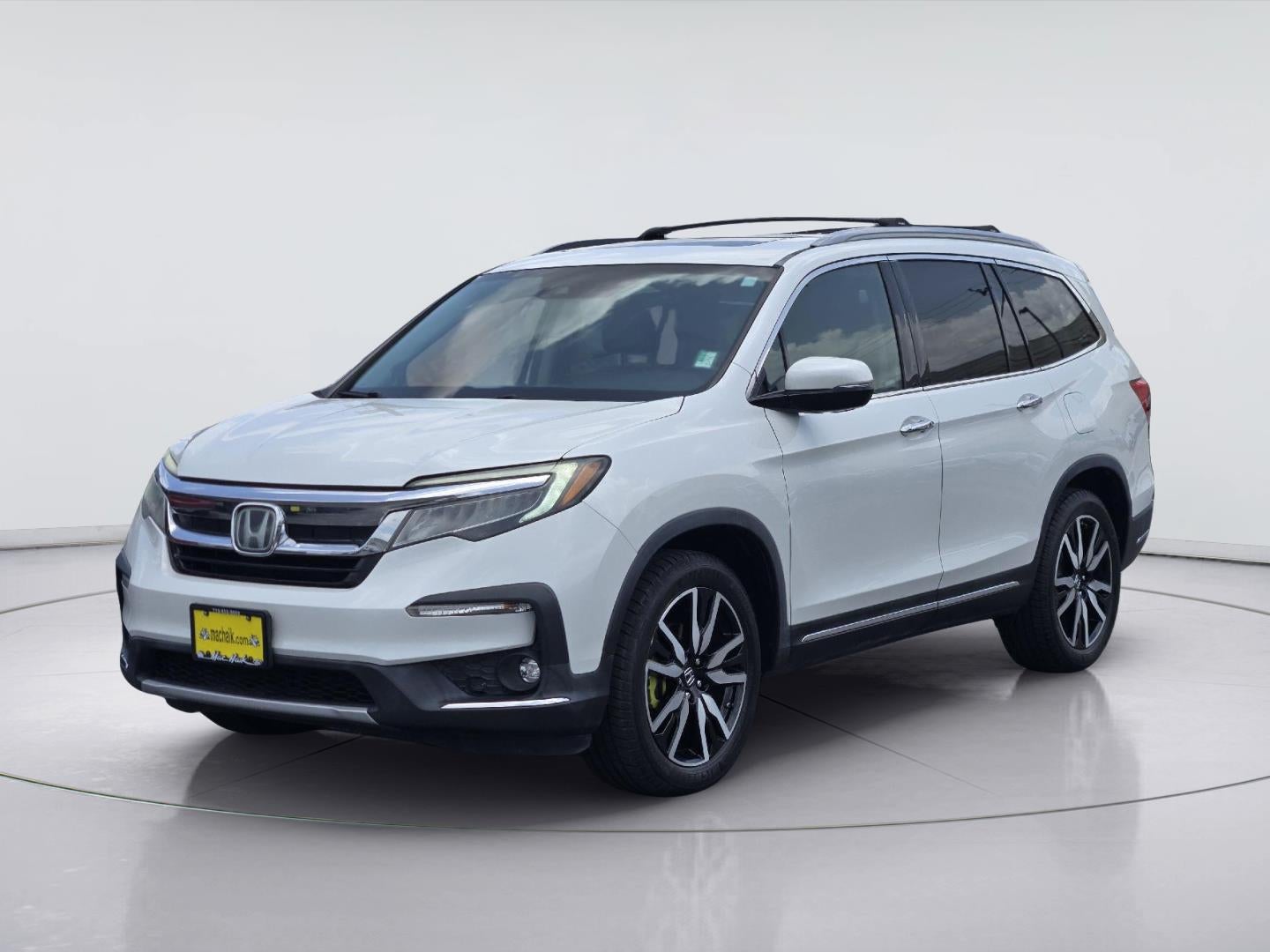 2021 Honda Pilot Touring w/Rear Captain's Chairs