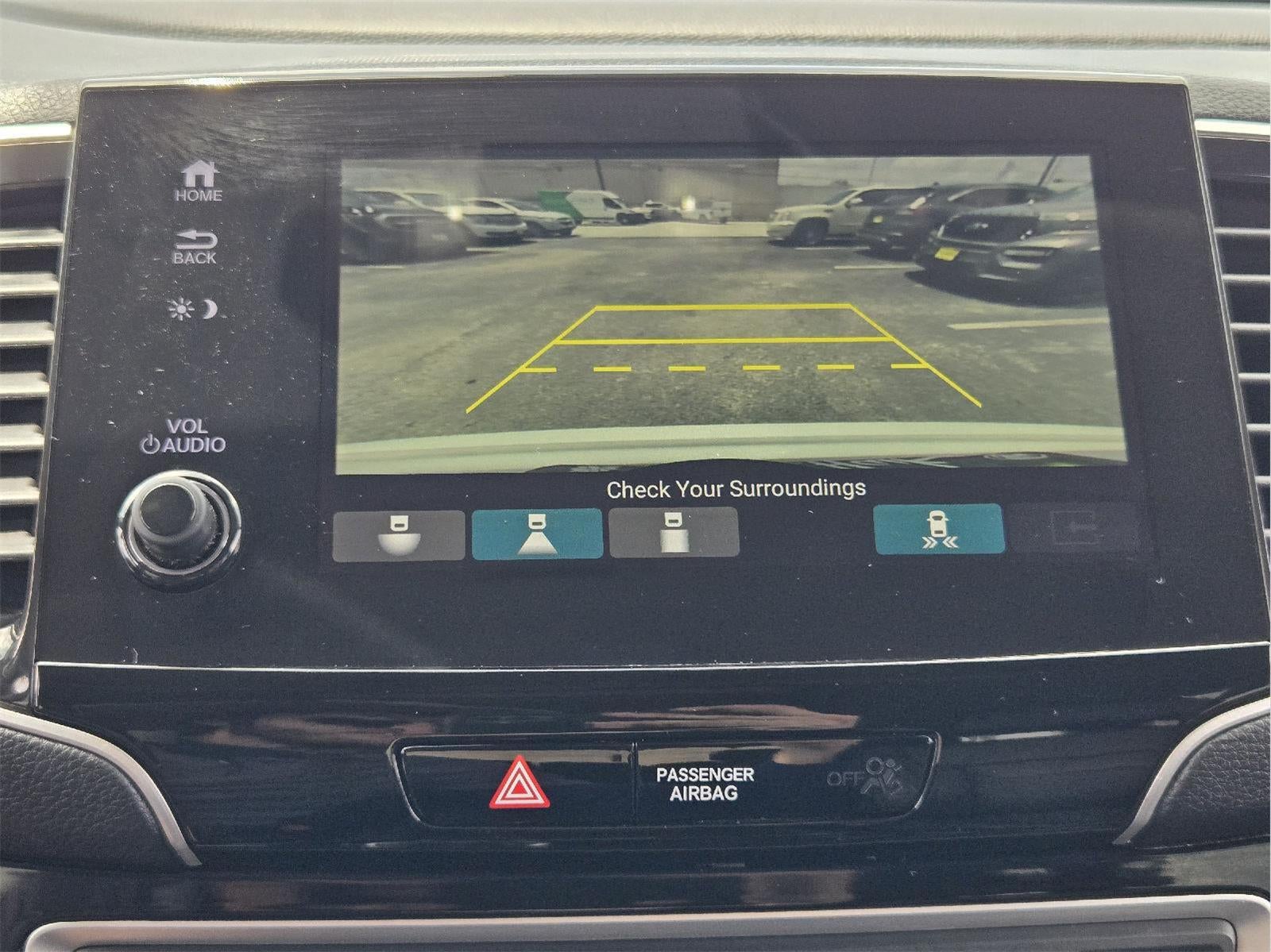 2021 Honda Pilot Touring w/Rear Captain's Chairs