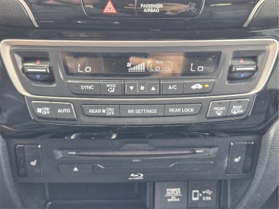 2021 Honda Pilot Touring w/Rear Captain's Chairs