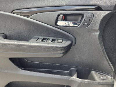 2021 Honda Pilot Touring w/Rear Captain's Chairs